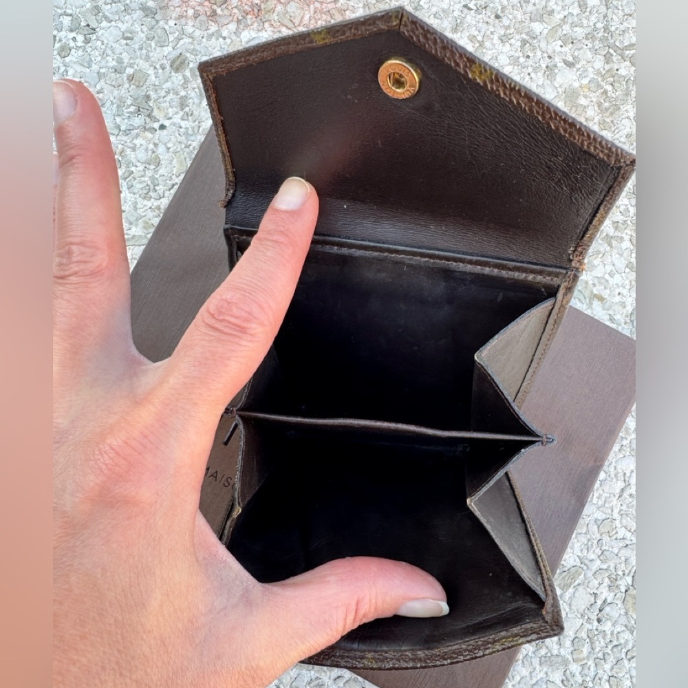 Louis Vuitton Classic Monogram Vintage Wallet. with authentic dust bag & bag! 🤎 - Picture 11 of 13
